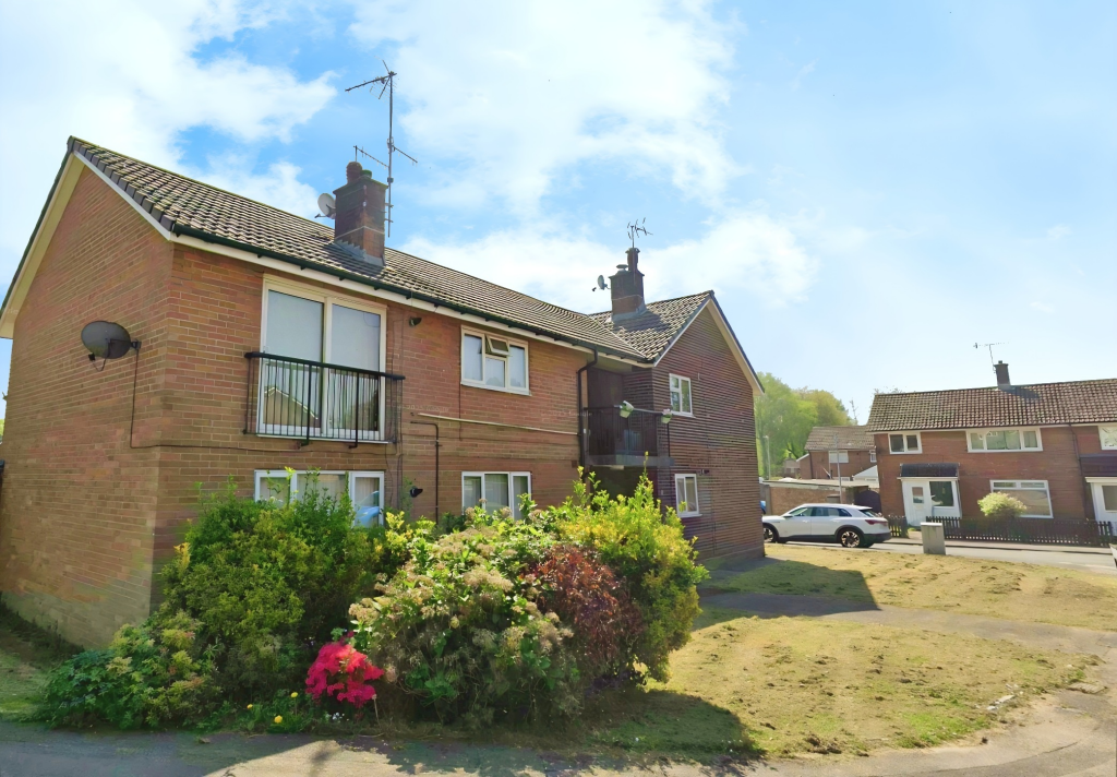 2 bed 1st Floor Flat for rent in Llanfrechfa. From Peter Alan - Cwmbran