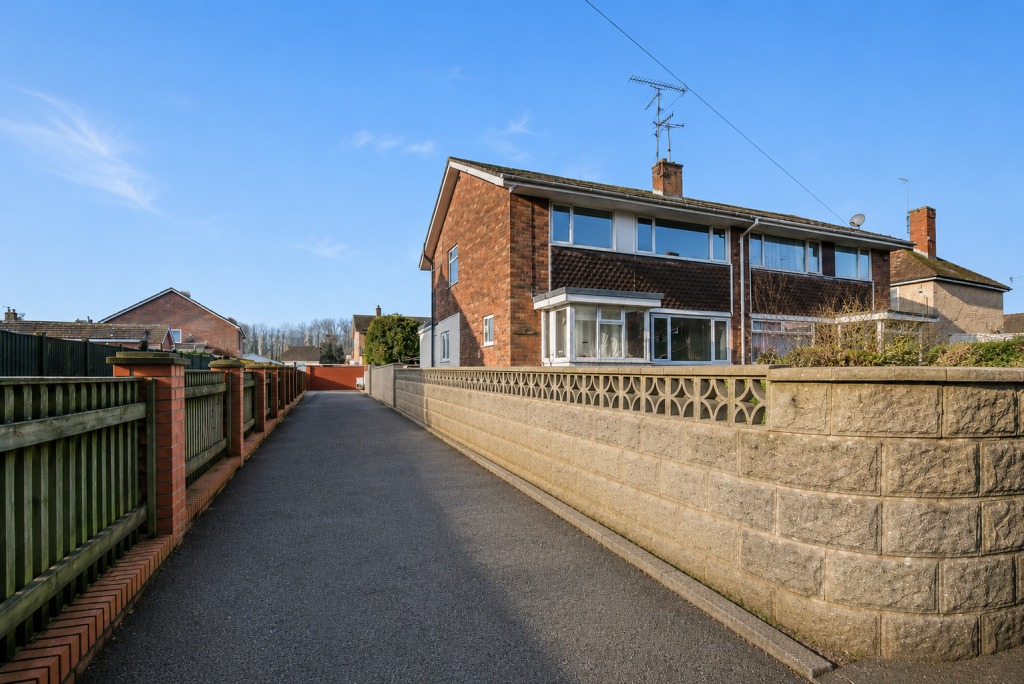 3 bed Detached for rent in Usk. From Peter Alan - Cwmbran 3 bed Detached for rent in Usk. From Peter Alan - Cwmbran