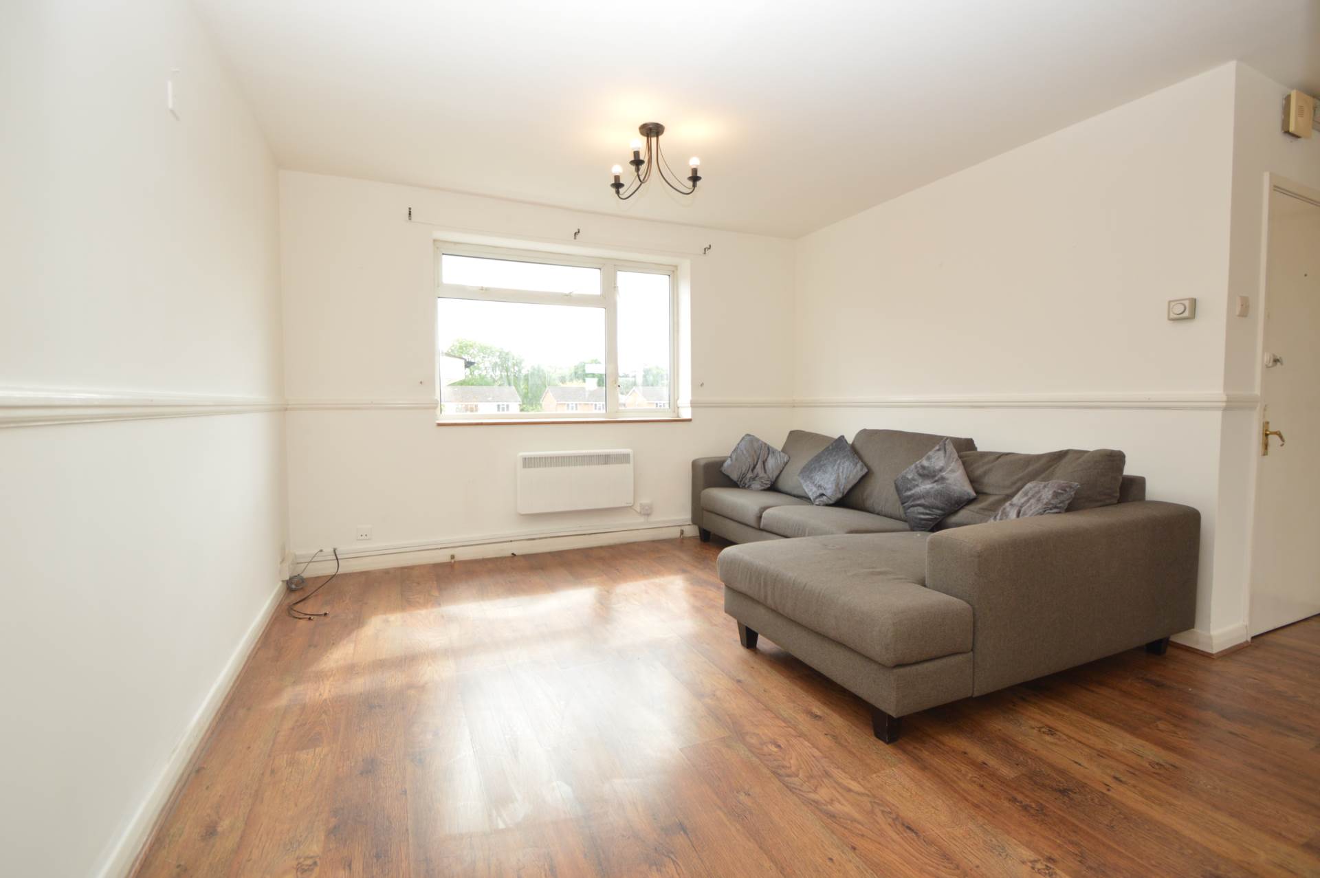 2 bed Apartment for rent in Addlestone. From Premier Lettings