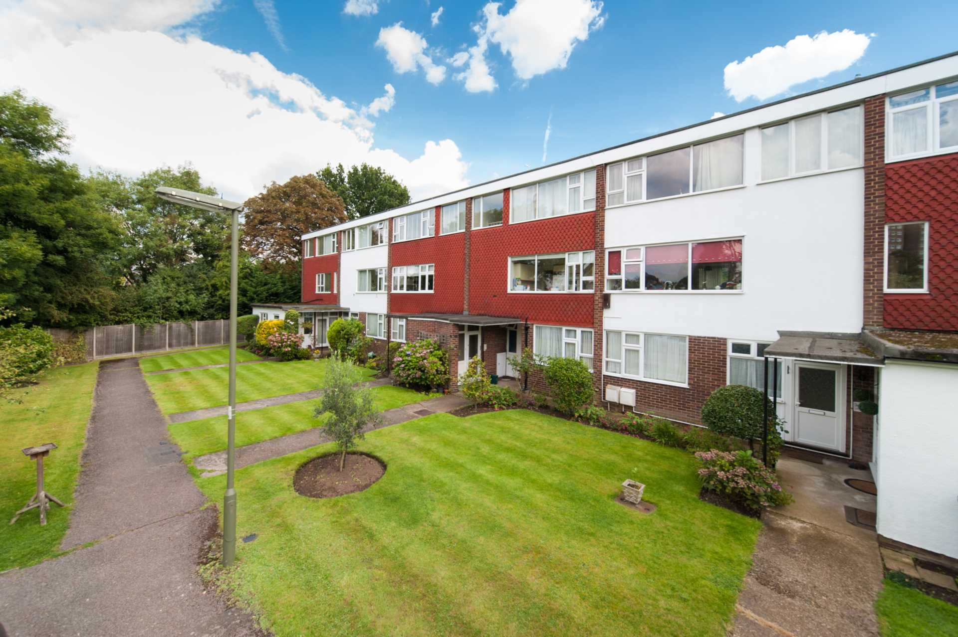 2 bed Apartment for rent in Addlestone. From Premier Lettings
