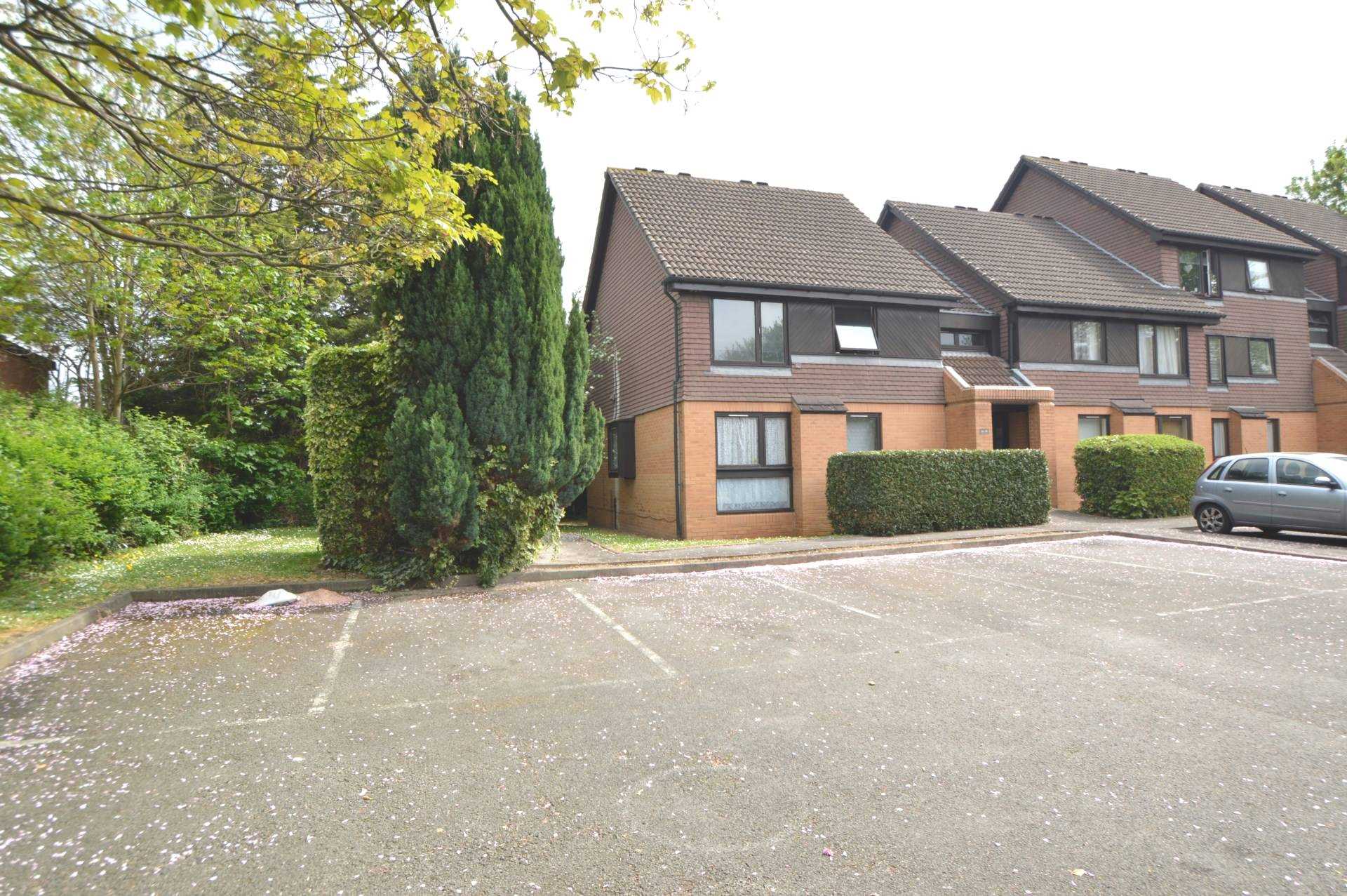 2 bed Apartment for rent in Chertsey. From Premier Lettings