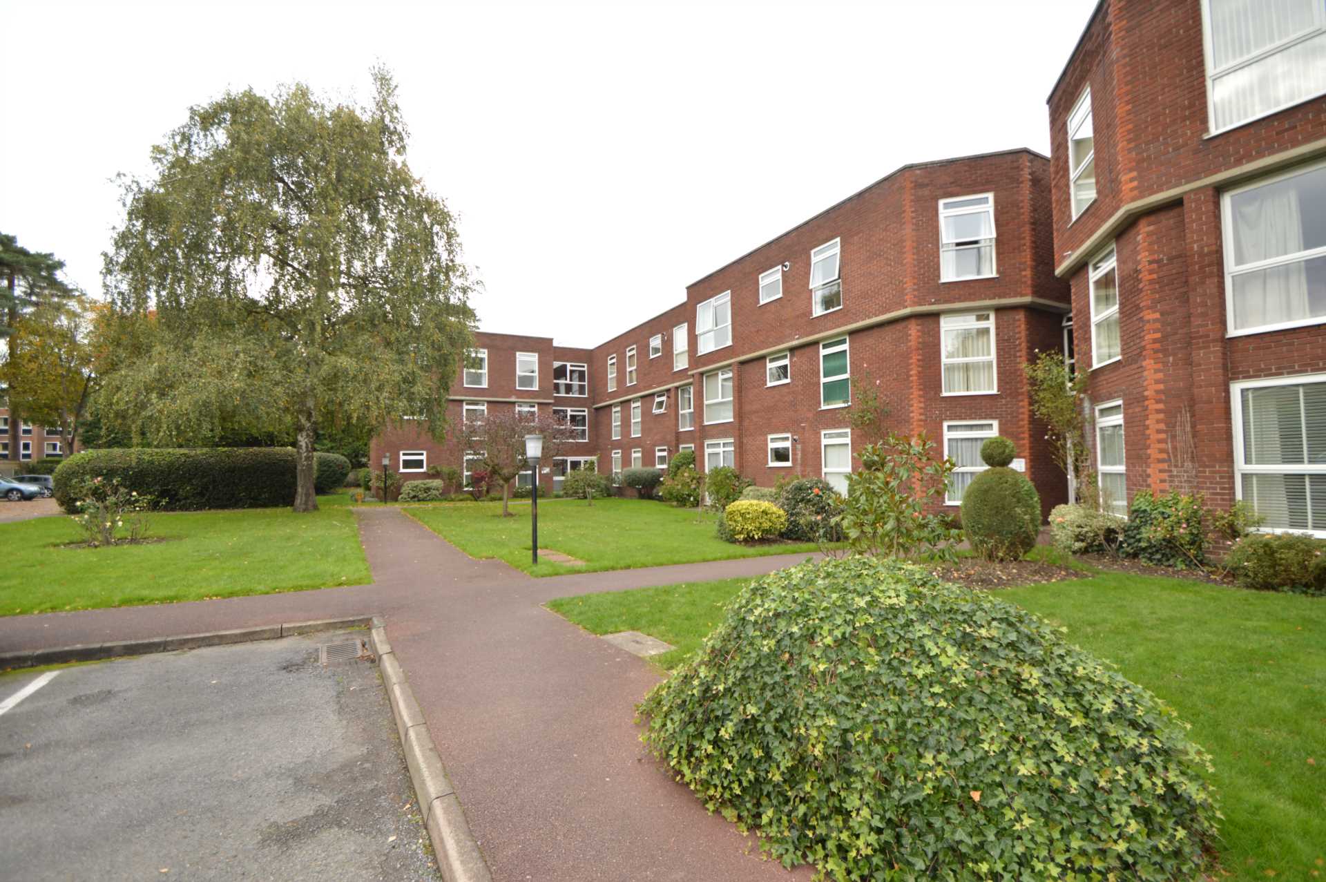 2 bed Apartment for rent in Weybridge. From Premier Lettings