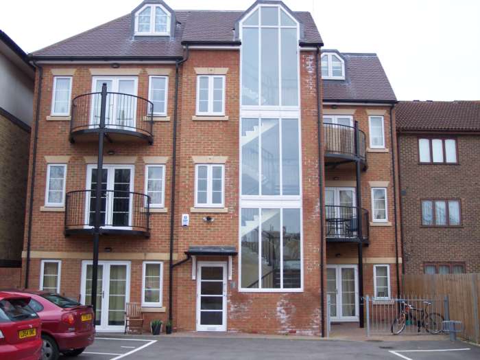 1 bed Apartment for rent in Addlestone. From Premier Lettings