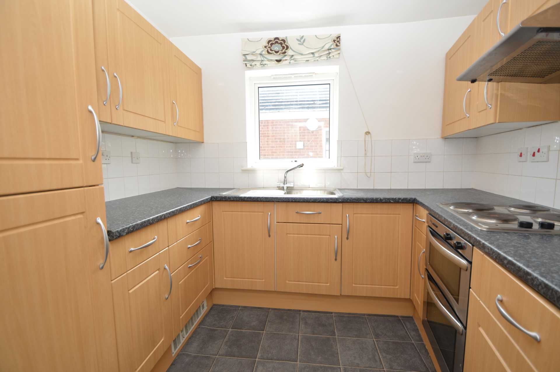 2 bed Annexe for rent in Addlestone. From Premier Lettings