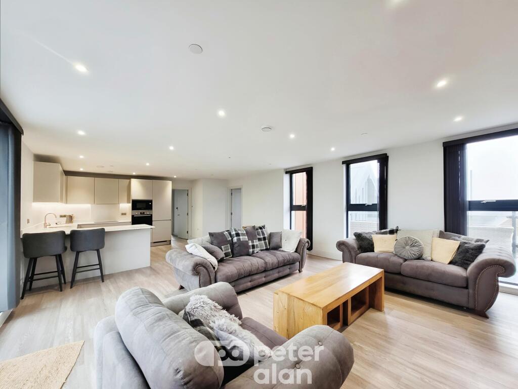 3 bed Penthouse for rent in Porthcawl. From Peter Alan - Porthcawl