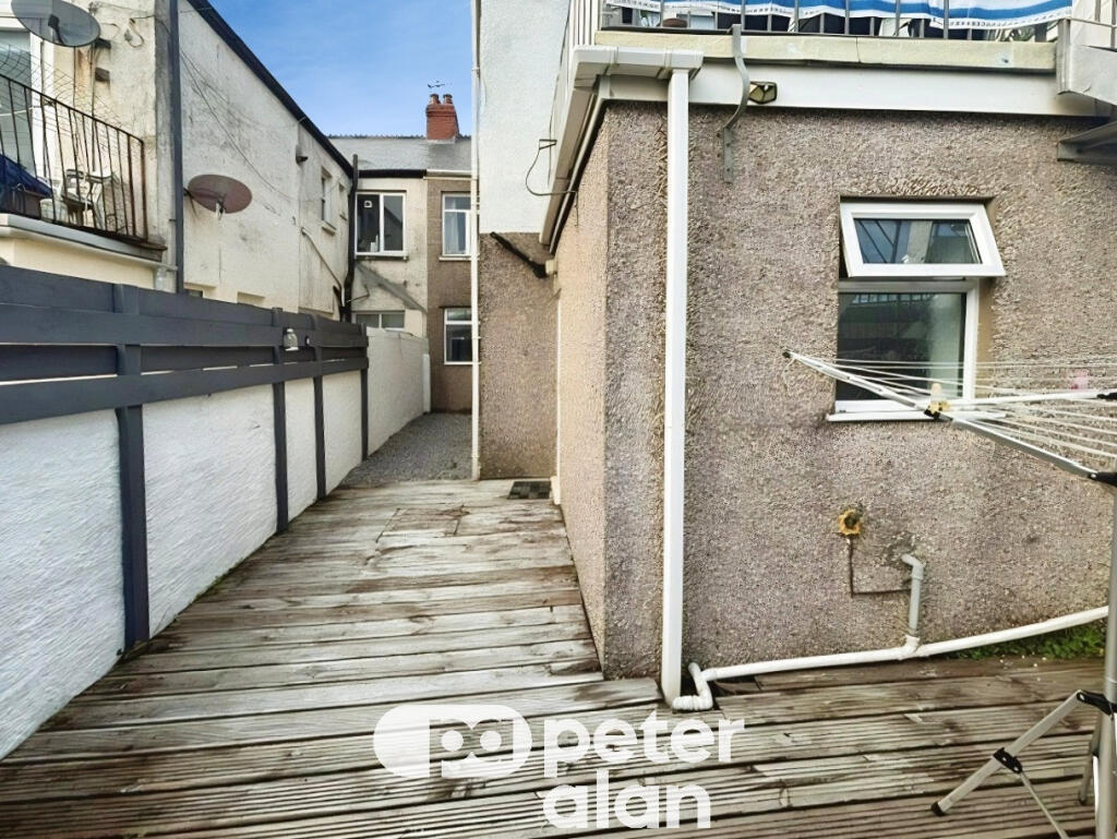 2 bed 1st Floor Flat for rent in Porthcawl. From Peter Alan - Porthcawl
