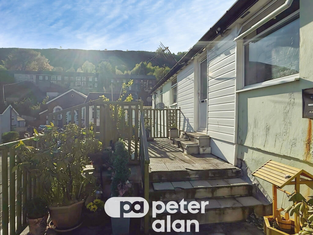 2 bed 1st Floor Flat for rent in Wattstown. From Peter Alan - Talbot Green