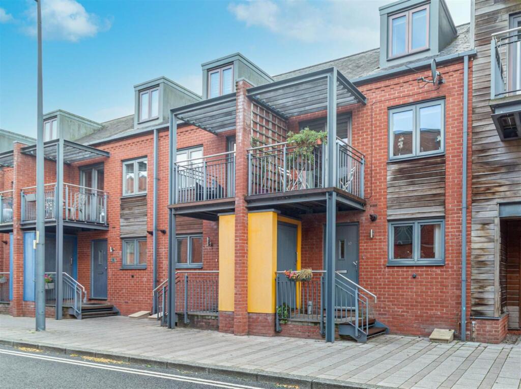 3 bed Mid Terraced House for rent in Worcester. From Philip Laney & Jolly - Great Malvern 3 bed Mid Terraced House for rent in Worcester. From Philip Laney & Jolly - Great Malvern