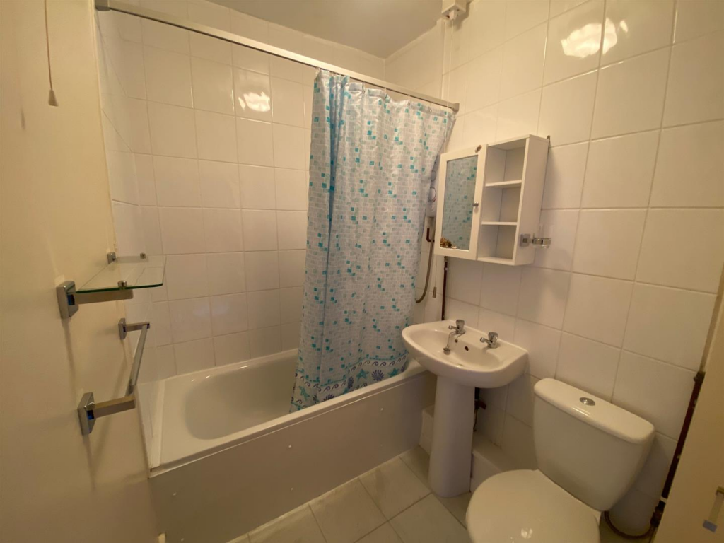 1 bed 1st Floor Flat for rent in Barnstaple. From Phillips - Smith & Dunn - Barnstaple