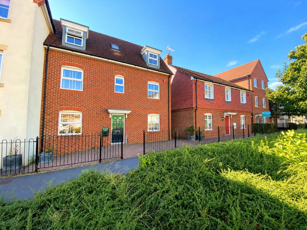 4 bed Semi Detached for rent in Bracknell. From Prospect Estate Agency - Bracknell 4 bed Semi Detached for rent in Bracknell. From Prospect Estate Agency - Bracknell