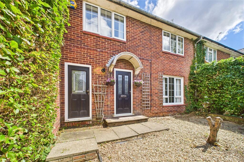 4 bed Mid Terraced House for rent in Bracknell. From Prospect Estate Agency - Bracknell