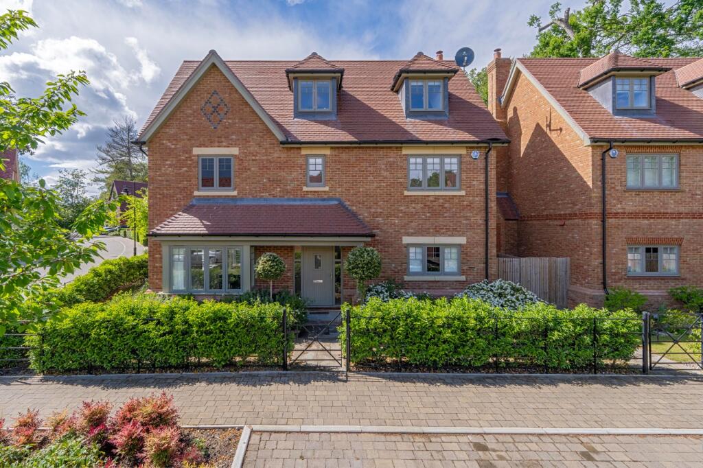 5 bed Detached for rent in Sunningdale. From Prospect Estate Agency - Bracknell