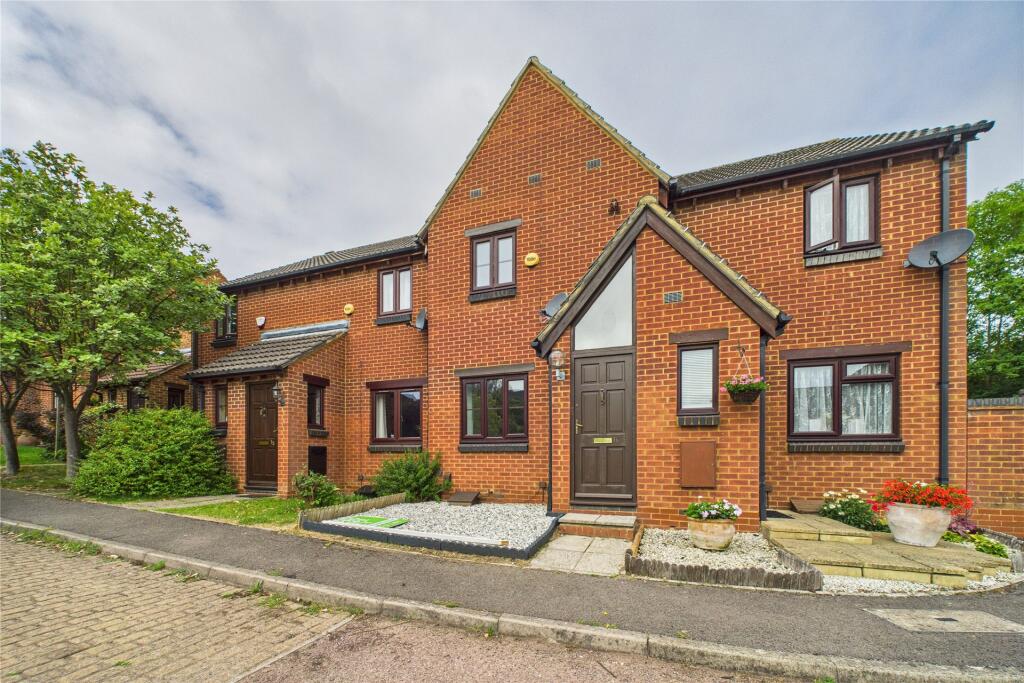 2 bed Mid Terraced House for rent in Newell Green. From Prospect Estate Agency - Bracknell