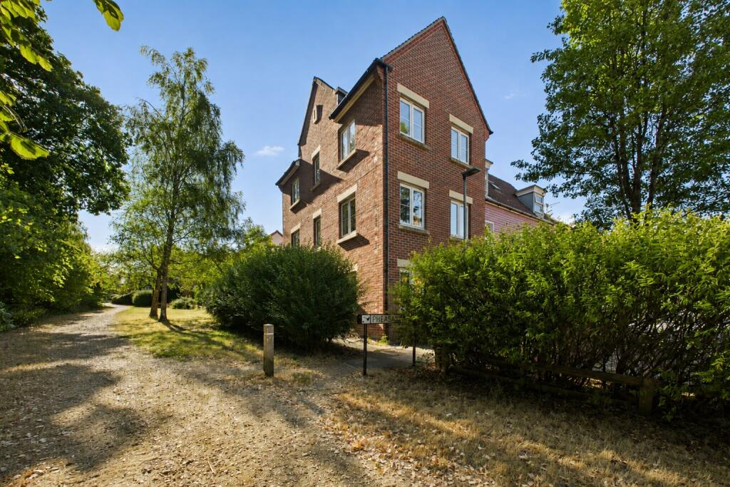 4 bed Semi Detached for rent in Bracknell. From Prospect Estate Agency - Bracknell
