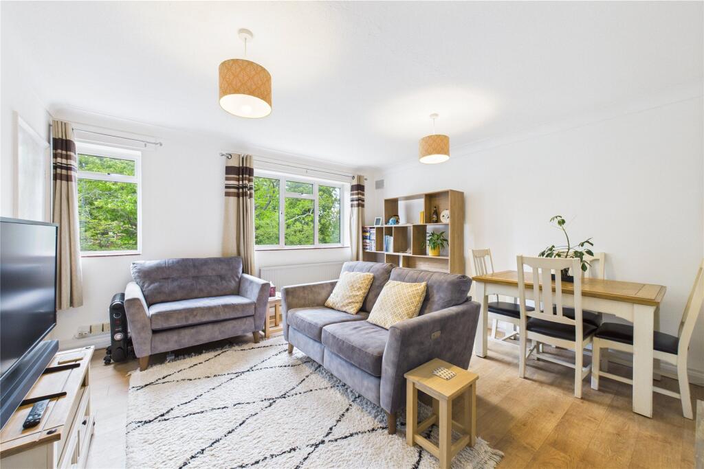 3 bed 1st Floor Flat for rent in Camberley. From Prospect Estate Agency - Covering Camberley