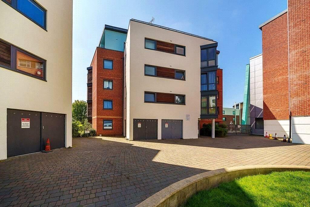 2 bed 1st Floor Flat for rent in Camberley. From Prospect Estate Agency - Covering Camberley