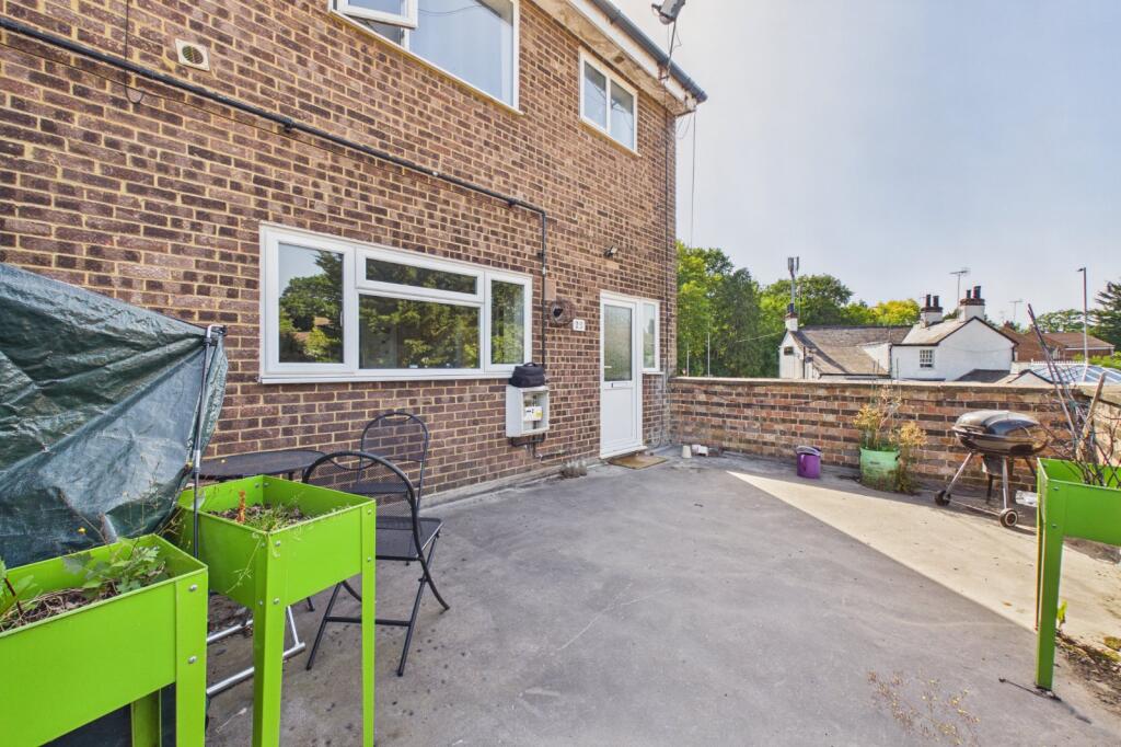 3 bed 1st Floor Flat for rent in Sandhurst. From Prospect Estate Agency - Covering Camberley