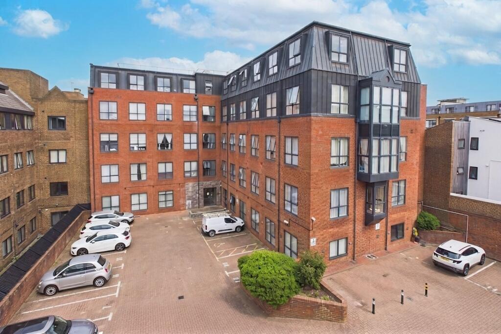 2 bed 1st Floor Flat for rent in Camberley. From Prospect Estate Agency - Covering Camberley