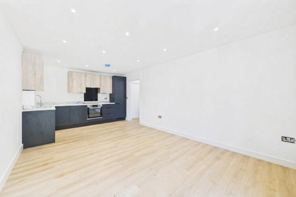 1 bed 1st Floor Flat for rent in Blackwater. From Prospect Estate Agency - Covering Camberley 1 bed 1st Floor Flat for rent in Blackwater. From Prospect Estate Agency - Covering Camberley