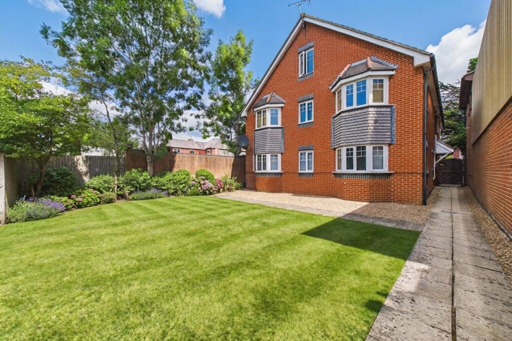 2 bed 1st Floor Flat for rent in Sandhurst. From Prospect Estate Agency - Covering Camberley 2 bed 1st Floor Flat for rent in Sandhurst. From Prospect Estate Agency - Covering Camberley