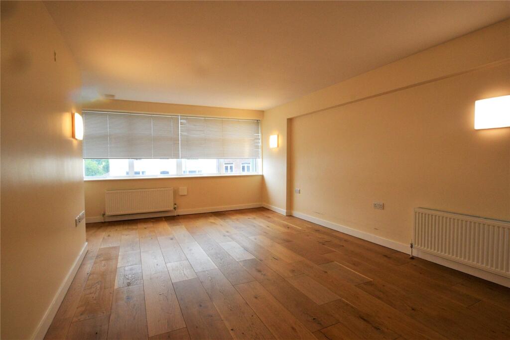 3 bed 1st Floor Flat for rent in Frimley. From Prospect Estate Agency - Covering Camberley