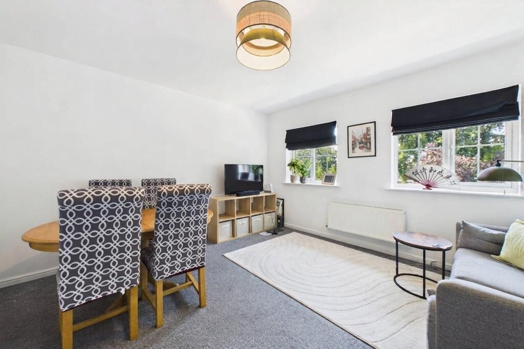 2 bed 1st Floor Flat for rent in Sandhurst. From Prospect Estate Agency - Covering Camberley