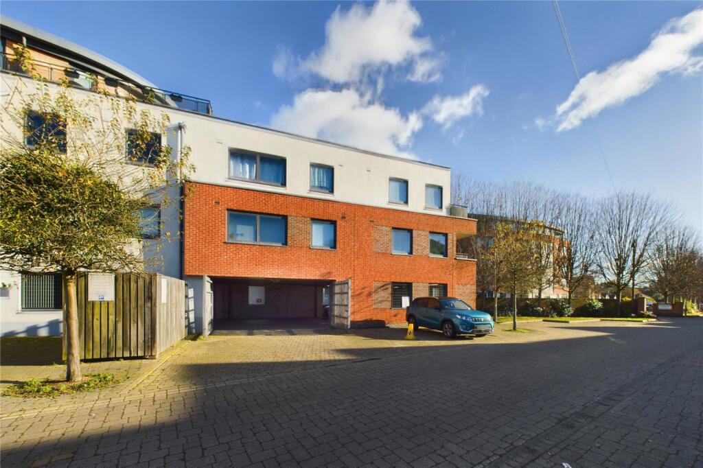 2 bed 1st Floor Flat for rent in Camberley. From Prospect Estate Agency - Covering Camberley
