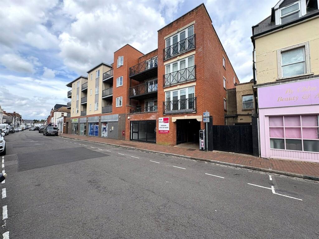 1 bed 1st Floor Flat for rent in Farnborough. From Prospect Estate Agency - Farnborough