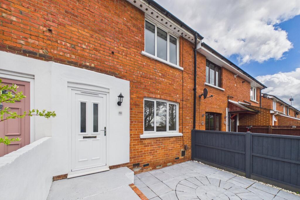 2 bed Mid Terraced House for rent in Aldershot. From Prospect Estate Agency - Farnborough