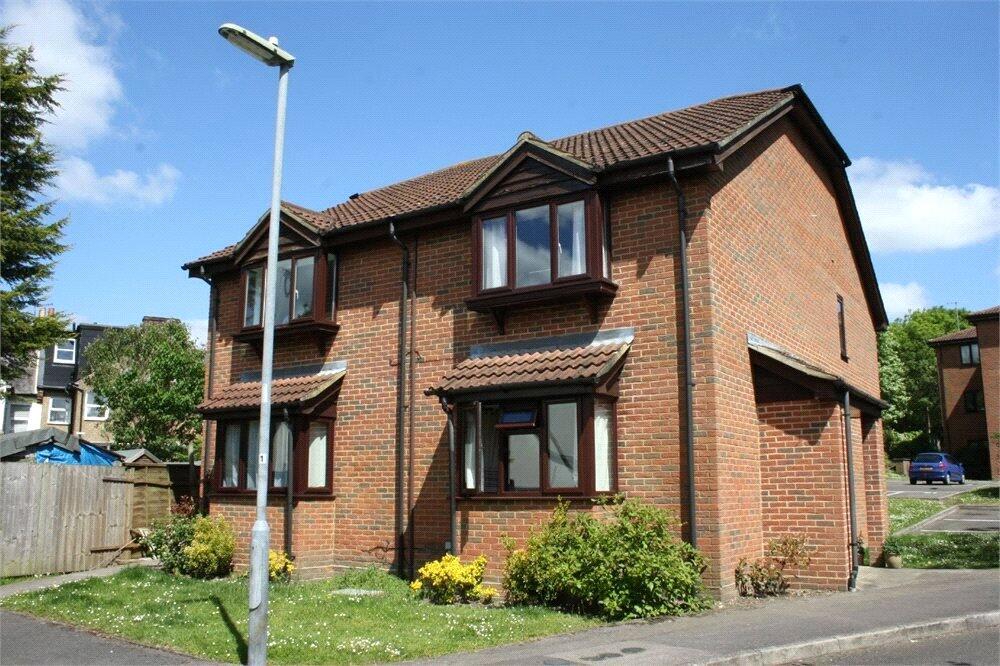 1 bed 1st Floor Flat for rent in Ash Green. From Prospect Estate Agency - Farnborough