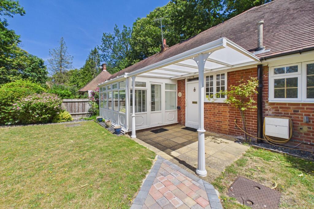 2 bed Bungalow for rent in Fleet. From Prospect Estate Agency - Farnborough