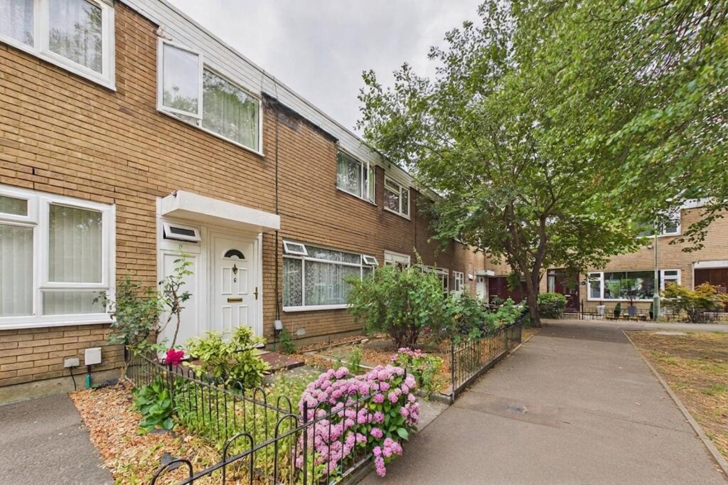 3 bed Mid Terraced House for rent in Farnborough. From Prospect Estate Agency - Farnborough