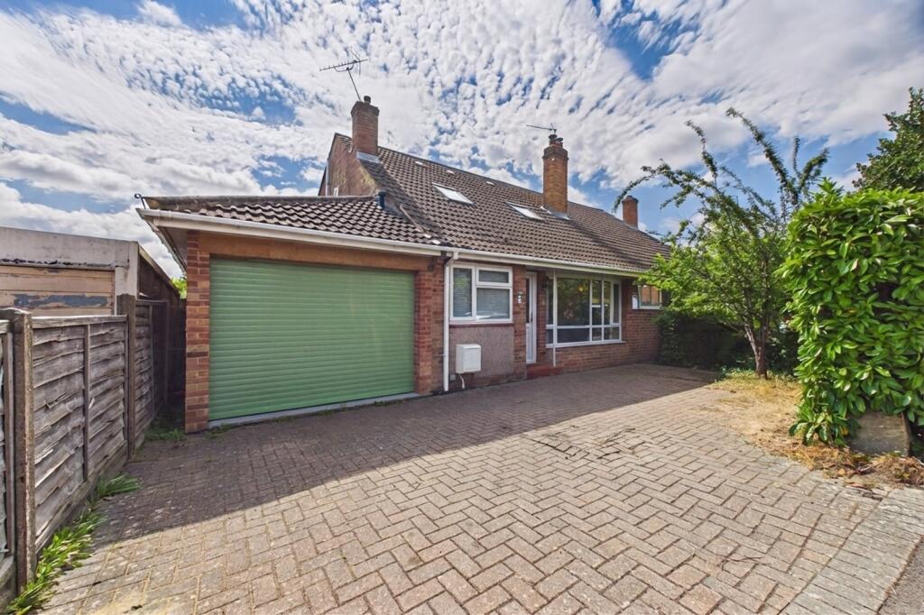 3 bed Bungalow for rent in Heath End. From Prospect Estate Agency - Farnborough