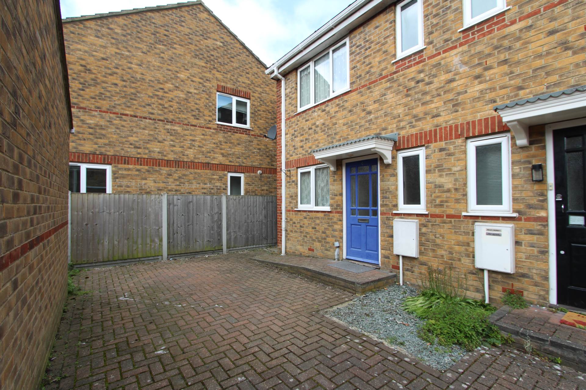 3 bed Semi-Detached House for rent in Southend On Sea. From Robert Michael