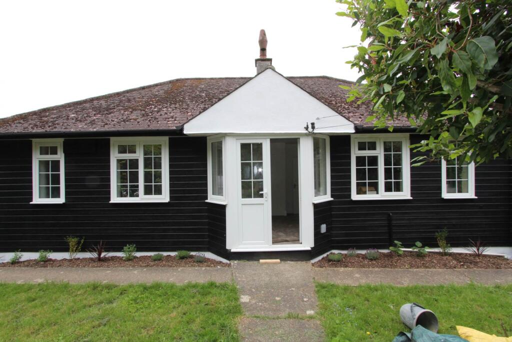 3 bed Detached bungalow for rent in Maldon. From Robert Michael - Thundersley