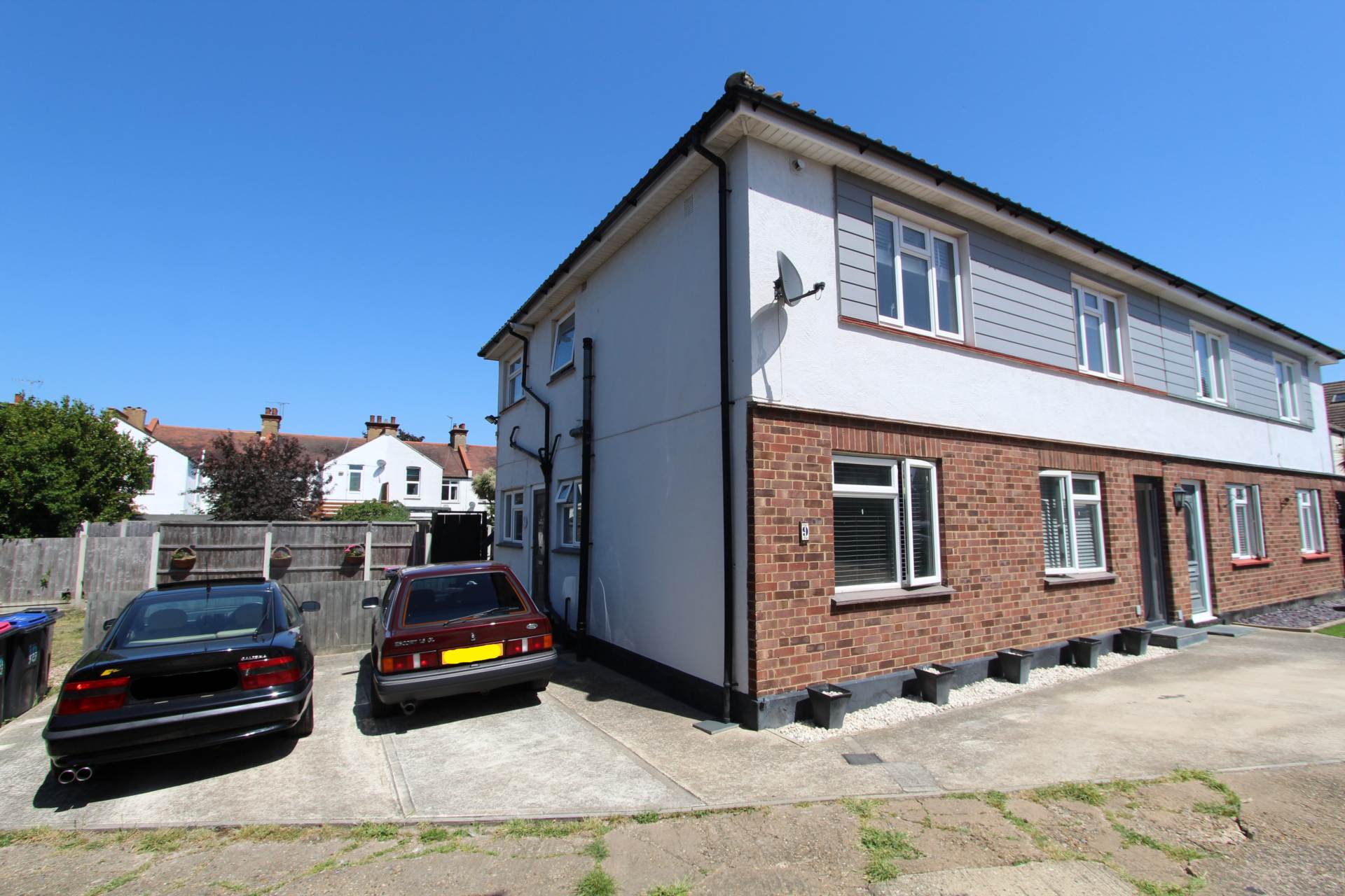 2 bed 1st Floor Flat for rent in Southend On Sea. From Robert Michael - Thundersley