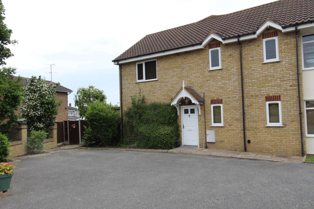 2 bed 1st Floor Flat for rent in Hadleigh. From Robert Michael - Thundersley
