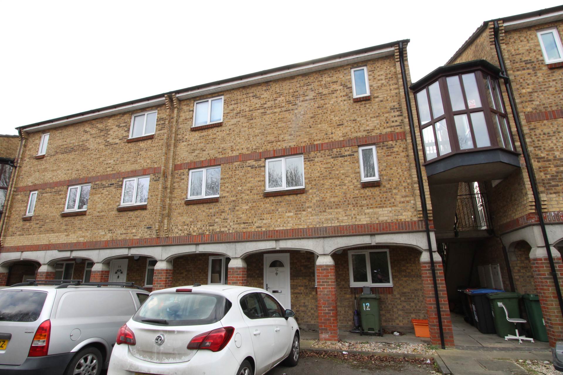 2 bed 1st Floor Flat for rent in Basildon. From Robert Michael - Thundersley