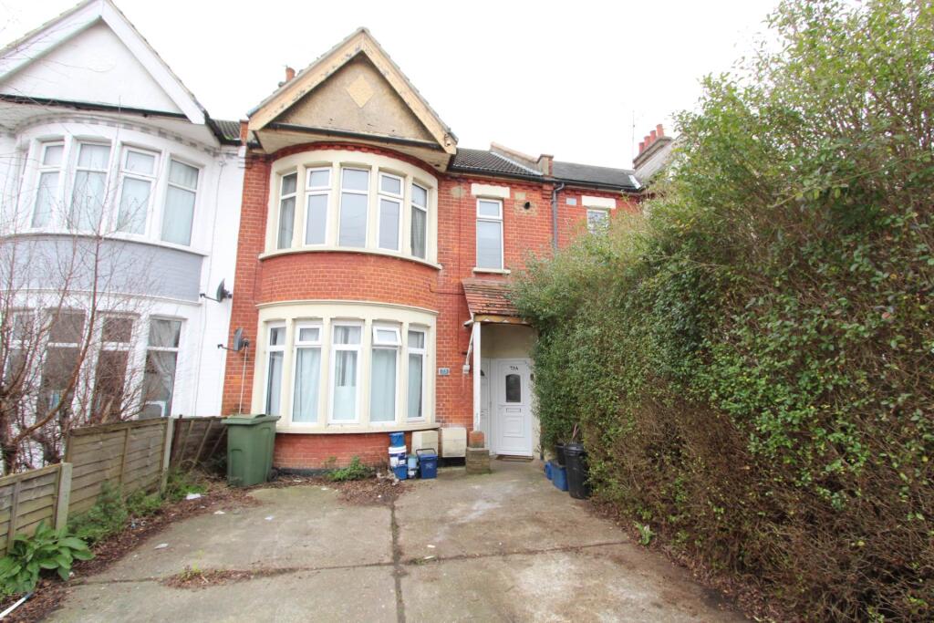 1 bed 1st Floor Flat for rent in Southend-on-Sea. From Robert Michael - Thundersley
