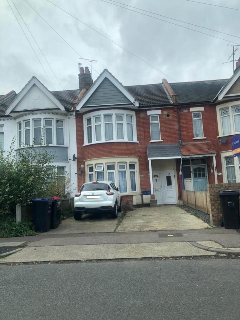 1 bed 1st Floor Flat for rent in Southend-on-Sea. From Robert Michael - Thundersley