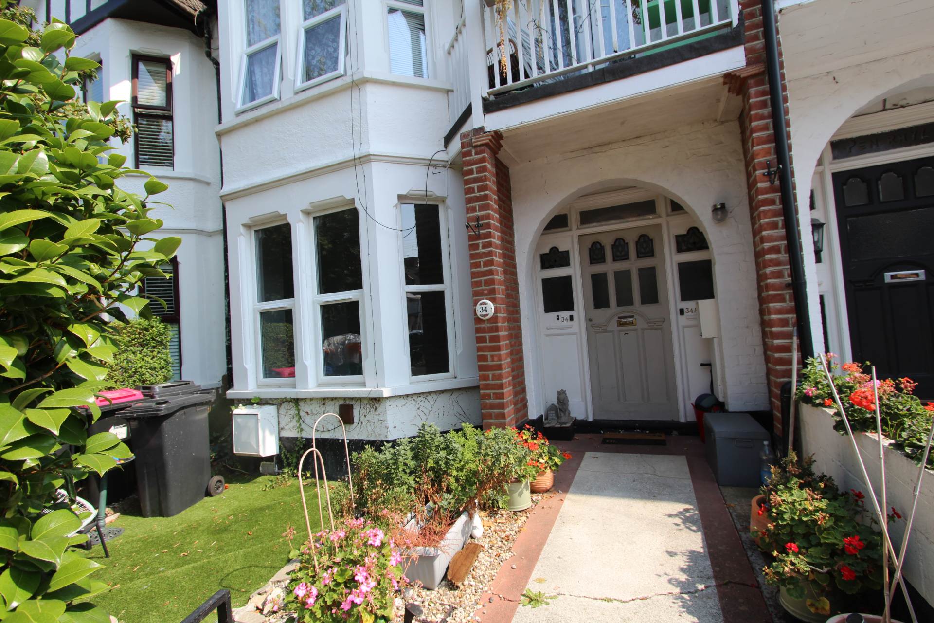 2 bed Semi Detached for rent in Southend On Sea. From Robert Michael - Thundersley