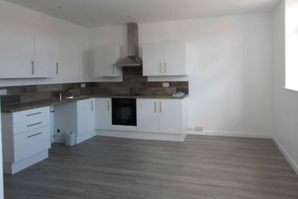 2 bed 1st Floor Flat for rent in Canvey Island. From Robert Michael - Thundersley