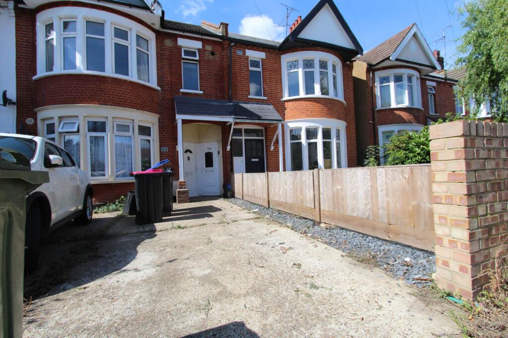 1 bed 1st Floor Flat for rent in Southend-on-Sea. From Robert Michael - Thundersley