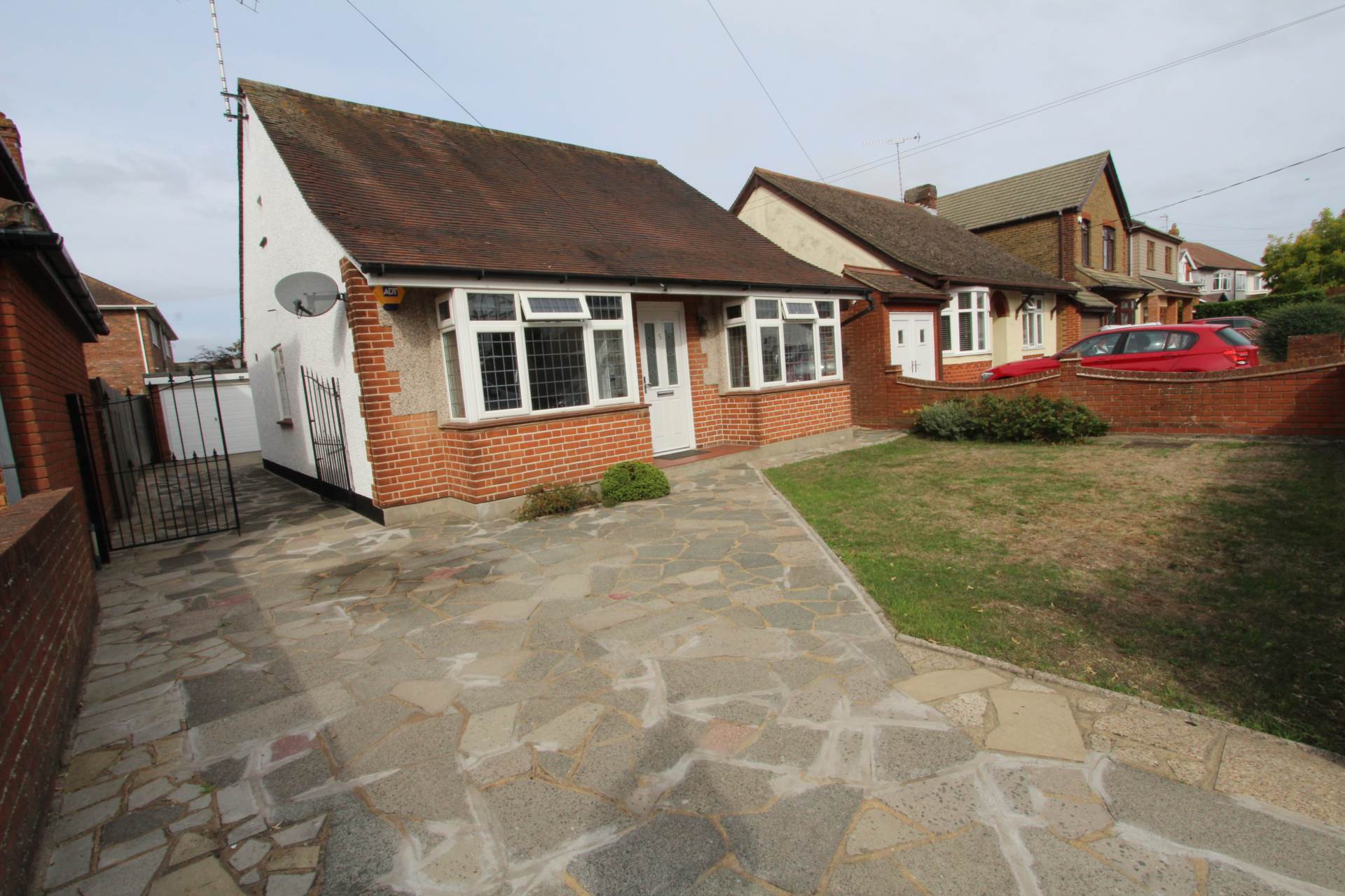 2 bed Detached for rent in Tarpots. From Robert Michael - Thundersley 2 bed Detached for rent in Tarpots. From Robert Michael - Thundersley