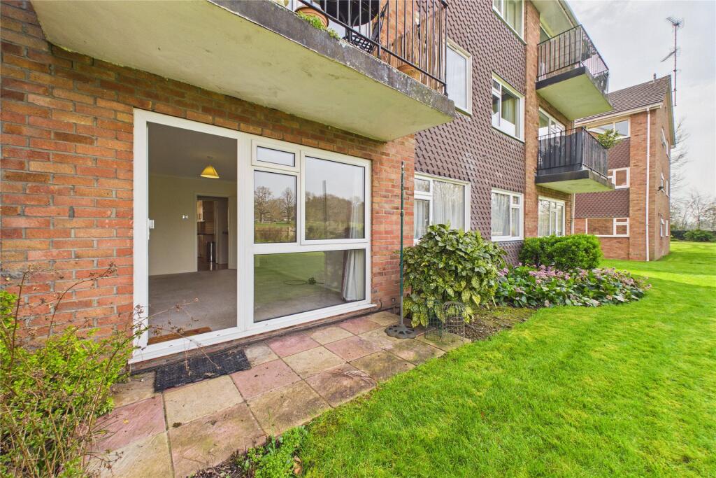 2 bed 1st Floor Flat for rent in Burghfield. From Prospect Estate Agency - Reading