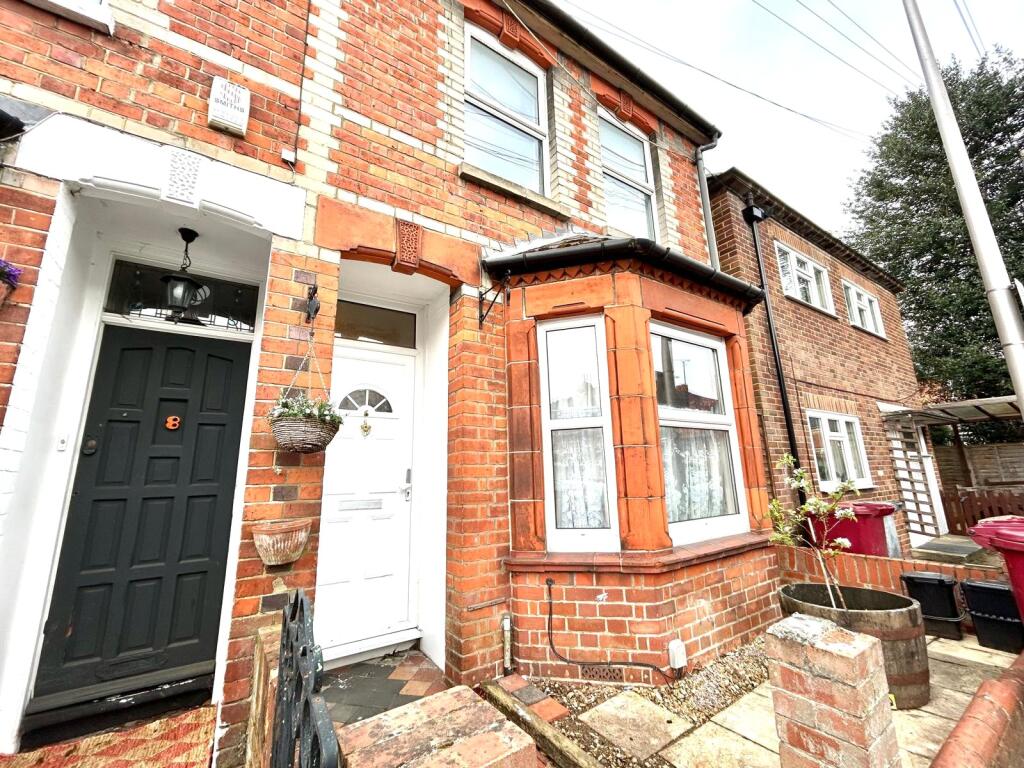 3 bed Mid Terraced House for rent in Burghfield. From Prospect Estate Agency - Reading