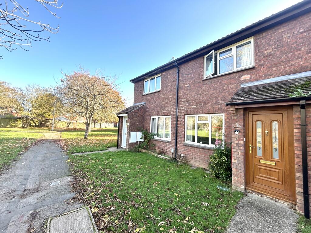 2 bed Mid Terraced House for rent in Sindlesham. From Prospect Estate Agency - Reading