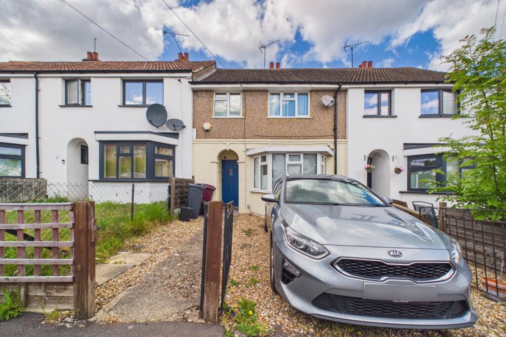 3 bed Mid Terraced House for rent in Burghfield. From Prospect Estate Agency - Reading 3 bed Mid Terraced House for rent in Burghfield. From Prospect Estate Agency - Reading