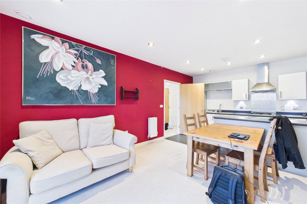 2 bed 1st Floor Flat for rent in Burghfield. From Prospect Estate Agency - Reading