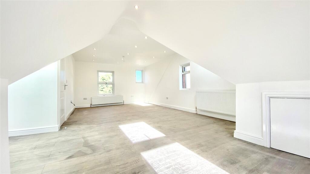 4 bed 1st Floor Flat for rent in Woodley. From Prospect Estate Agency - Reading